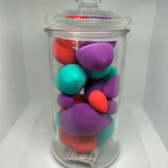 New Beauty Blenders and Storage Jar - Picture 2 of 3